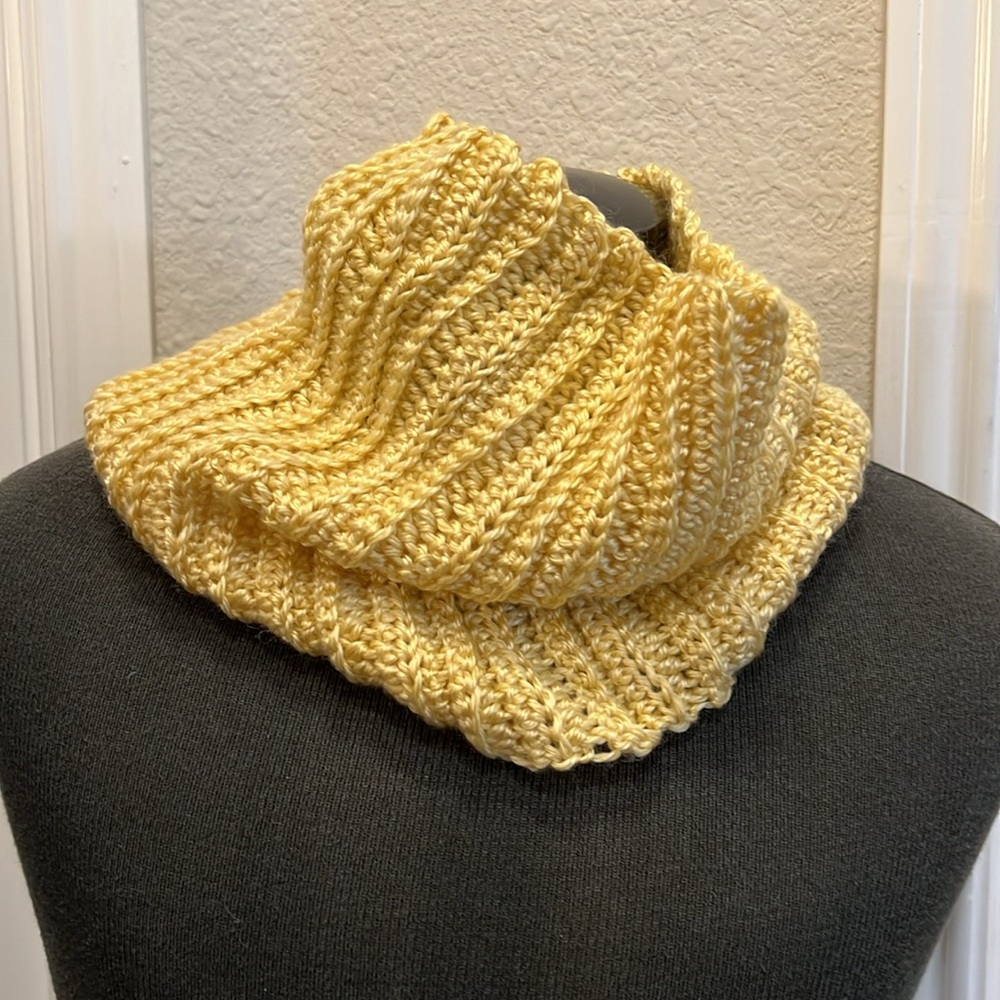 NEW! Unisex Crochet cowl with rib knit look
